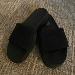 Lululemon Restfeel Slides